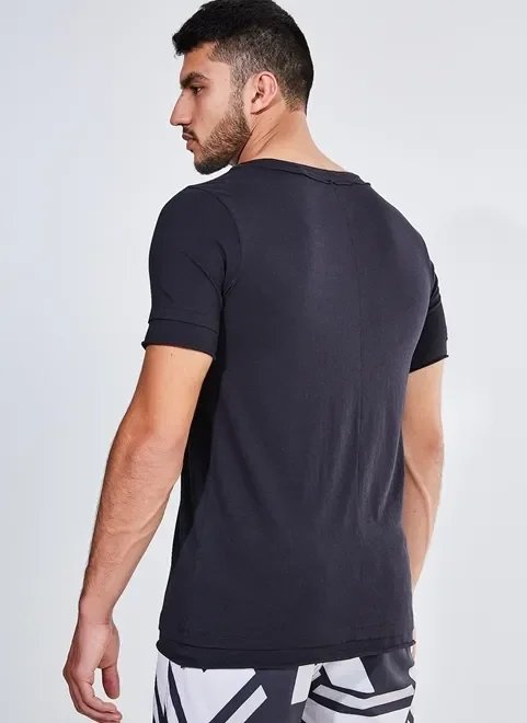 camiseta alongada com detalhes camiseta alongada com detalhes
