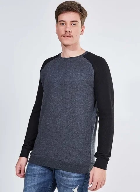 blusa manga longa raglan cinza e preto blusa manga longa raglan cinza e preto