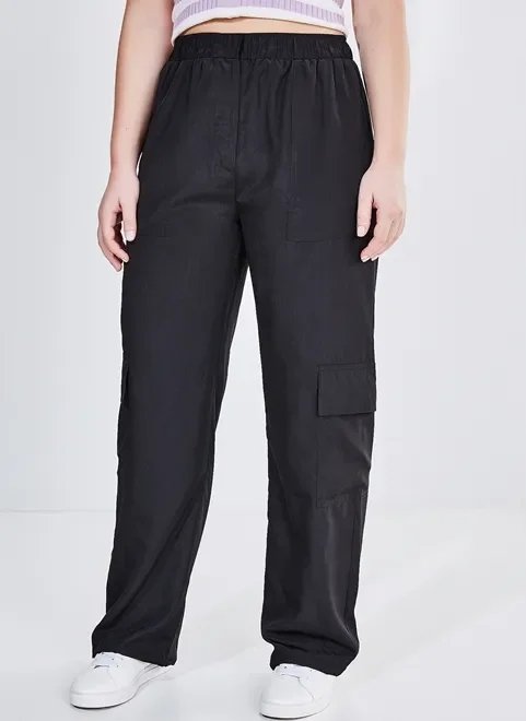 calça cargo em cetim calça cargo em cetim
