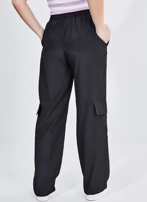 calça cargo em cetim calça cargo em cetim