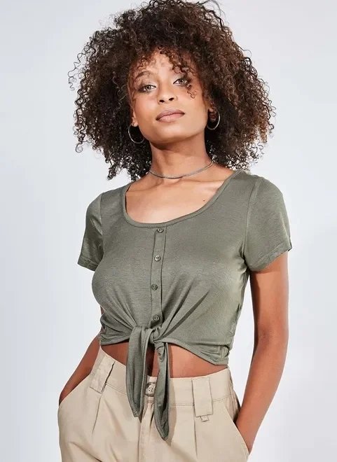 blusa cropped verde militar com nozinho blusa cropped verde militar com nozinho