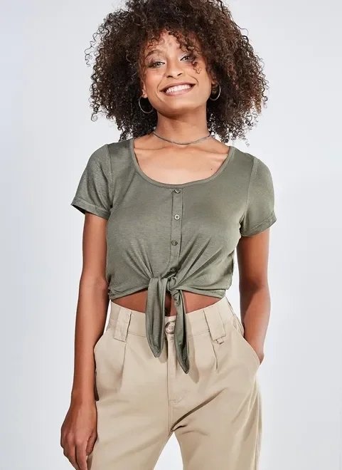 blusa cropped verde militar com nozinho blusa cropped verde militar com nozinho