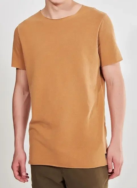 camiseta alongada com corte a fio camiseta alongada com corte a fio