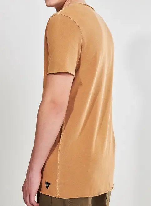 camiseta alongada com corte a fio camiseta alongada com corte a fio