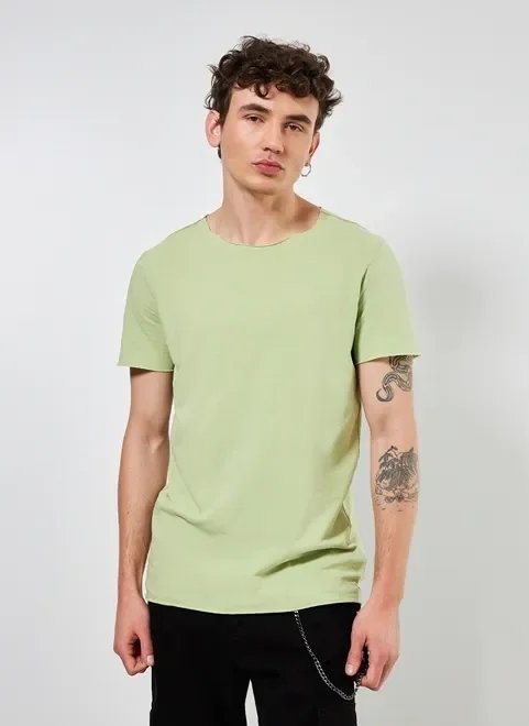 camiseta alongada com corte a fio camiseta alongada com corte a fio