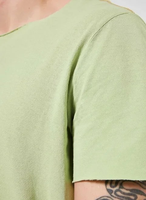 camiseta alongada com corte a fio camiseta alongada com corte a fio