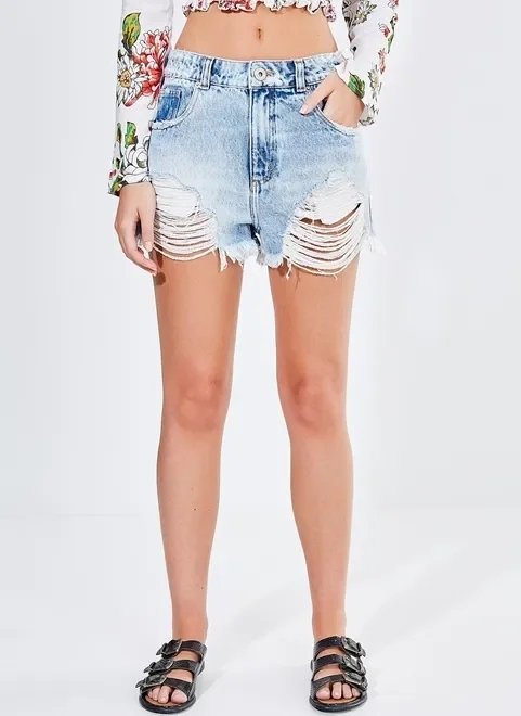 short barra desfiada jeans claro short barra desfiada jeans claro