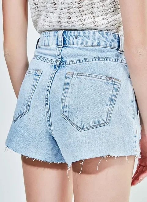 short hot pants em jeans claro short hot pants em jeans claro