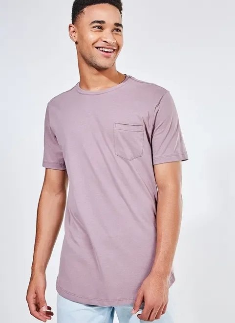 camiseta alongada com bolso camiseta alongada com bolso