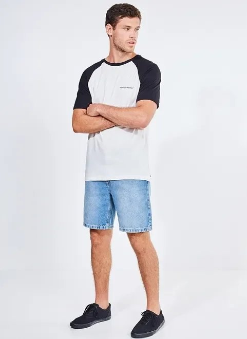 camiseta manga raglan com lettering camiseta manga raglan com lettering