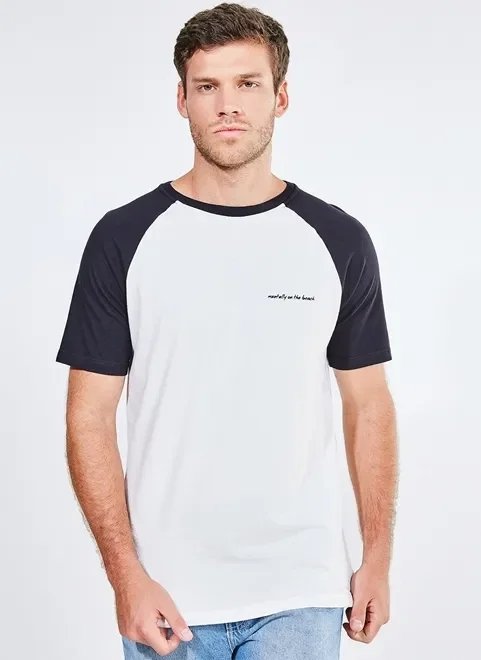 camiseta manga raglan com lettering camiseta manga raglan com lettering