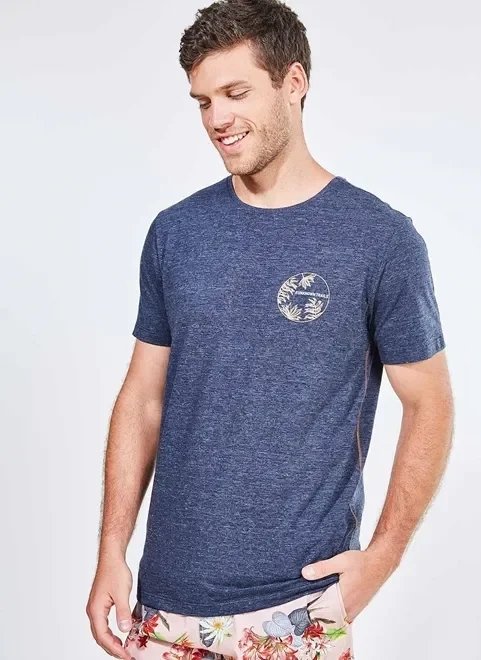 camiseta azul índigo com costura diferenciada camiseta azul índigo com costura diferenciada