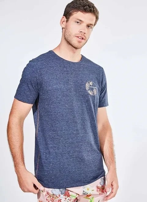 camiseta azul índigo com costura diferenciada camiseta azul índigo com costura diferenciada