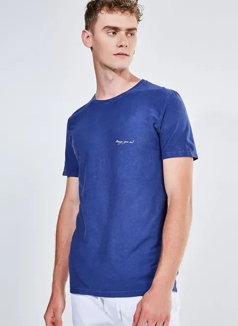 camiseta manga curta lettering assinatura camiseta manga curta lettering assinatura
