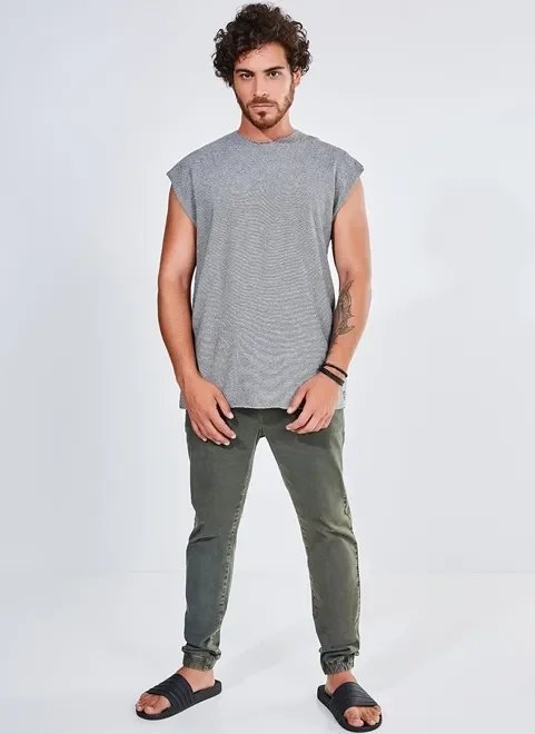 calça jogger em sarja verde militar calça jogger em sarja verde militar