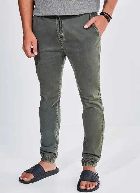 calça jogger em sarja verde militar calça jogger em sarja verde militar