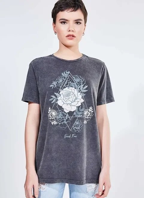 blusa marmorizada estampa rosas blusa marmorizada estampa rosas