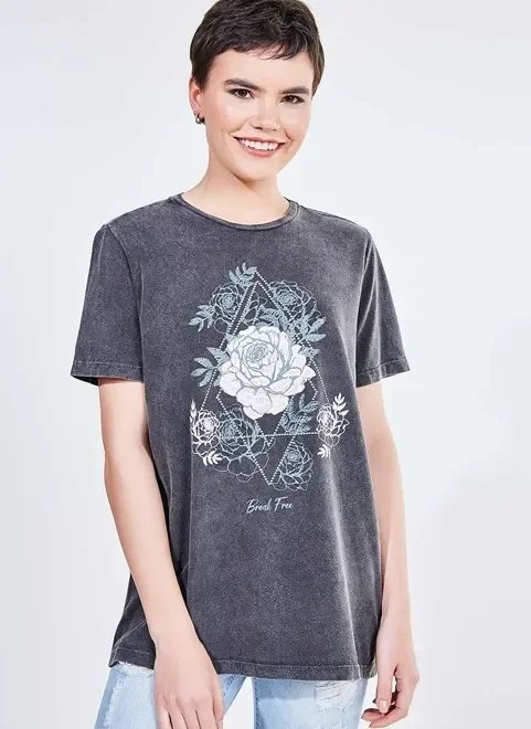 blusa marmorizada estampa rosas blusa marmorizada estampa rosas