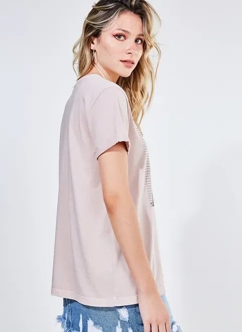 blusa estampa localizada com lettering blusa estampa localizada com lettering