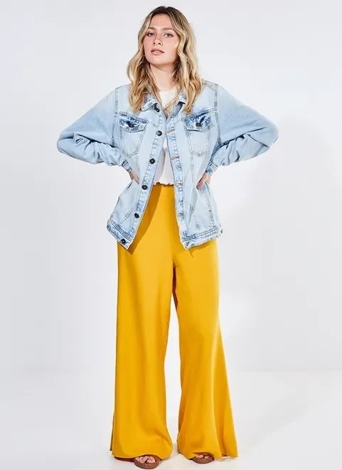 calça pantalona com fenda nas laterais calça pantalona com fenda nas laterais
