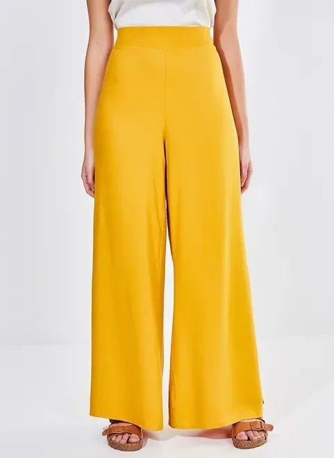 calça pantalona com fenda nas laterais calça pantalona com fenda nas laterais