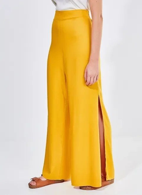 calça pantalona com fenda nas laterais calça pantalona com fenda nas laterais
