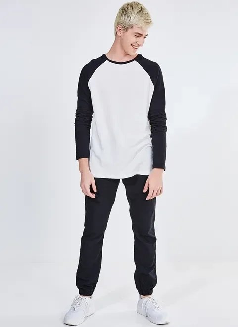 calça jogger de sarja preta calça jogger de sarja preta