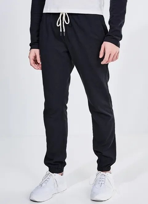 calça jogger de sarja preta calça jogger de sarja preta