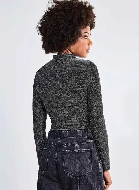 blusa cropped gola alta com fio metalizado blusa cropped gola alta com fio metalizado