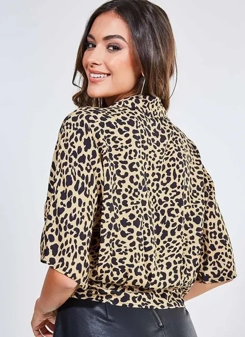 camisa animal print com amarração camisa animal print com amarração