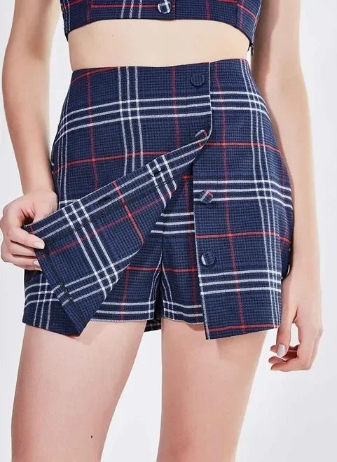 short saia xadrez com botões forrados short saia xadrez com botões forrados