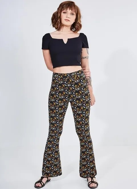 blusa cropped com v no decote blusa cropped com v no decote