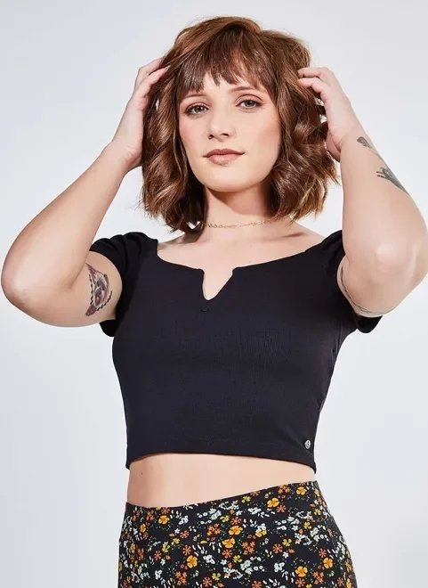 blusa cropped com v no decote blusa cropped com v no decote