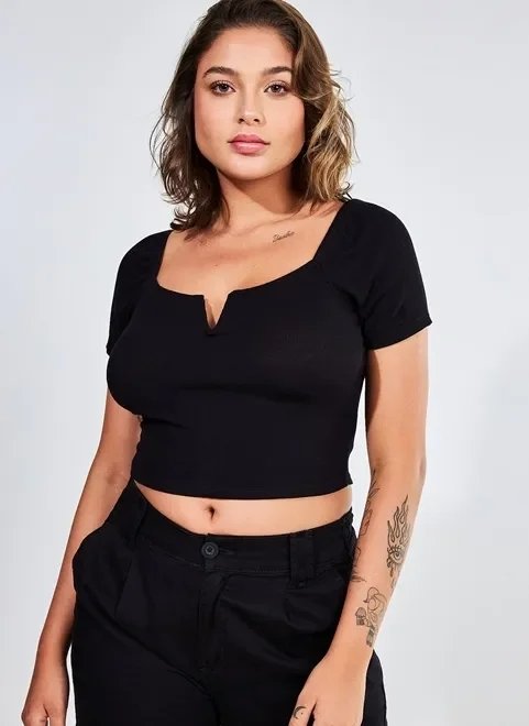 blusa cropped com v no decote blusa cropped com v no decote