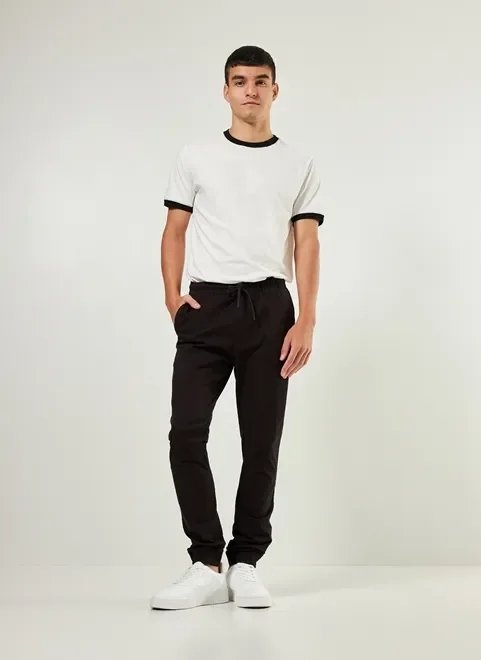 calça jogger em sarja preta calça jogger em sarja preta