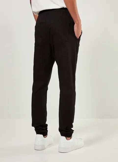 calça jogger em sarja preta calça jogger em sarja preta