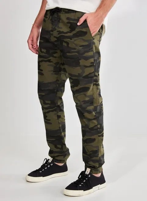 calça jogger em sarja camuflada calça jogger em sarja camuflada