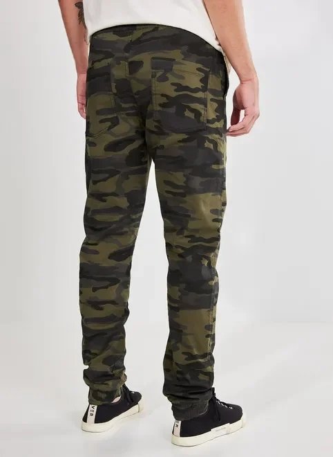 calça jogger em sarja camuflada calça jogger em sarja camuflada