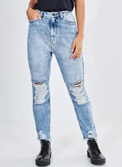 calça mom em jeans claro com rasgos calça mom em jeans claro com rasgos