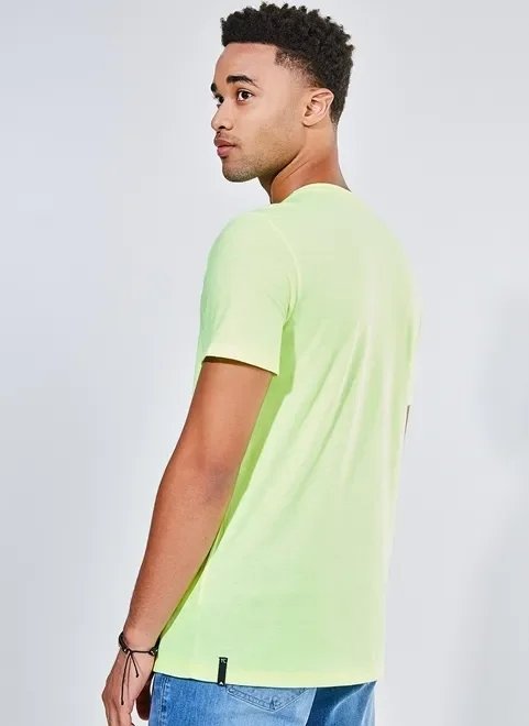 camiseta lettering neon amarelo camiseta lettering neon amarelo