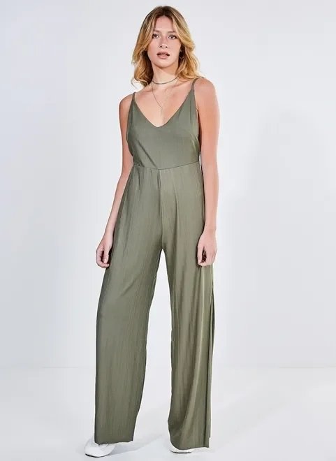 macacão verde militar longo com fenda macacão verde militar longo com fenda