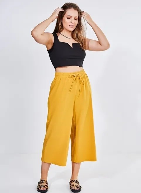 blusa cropped preta com decote v blusa cropped preta com decote v