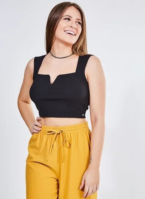 blusa cropped preta com decote v blusa cropped preta com decote v