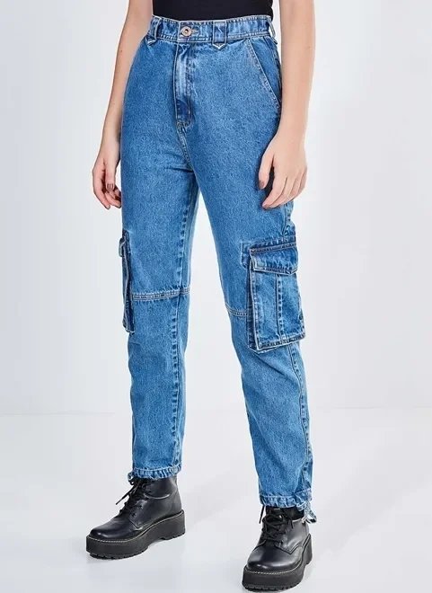 calça jeans mom com bolsos cargo calça jeans mom com bolsos cargo