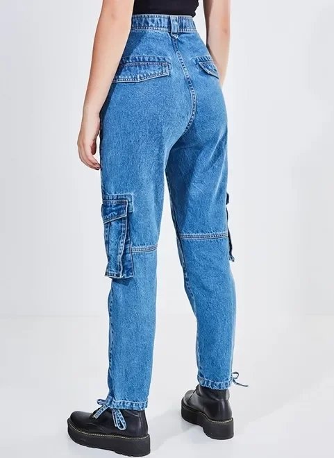 calça jeans mom com bolsos cargo calça jeans mom com bolsos cargo