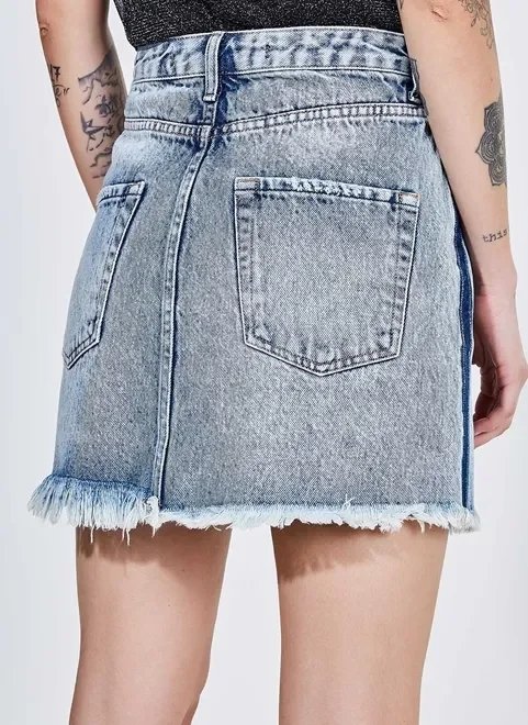 saia jeans cintura alta com barra desfiada saia jeans cintura alta com barra desfiada