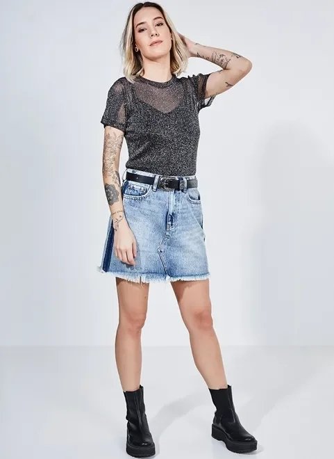 saia jeans cintura alta com barra desfiada saia jeans cintura alta com barra desfiada