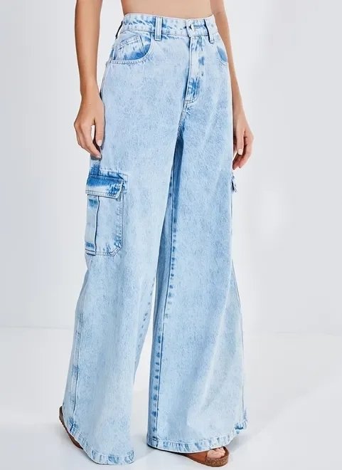 calça pantalona cintura alta em jeans claro calça pantalona cintura alta em jeans claro