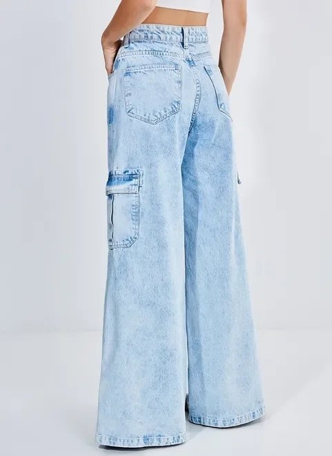 calça pantalona cintura alta em jeans claro calça pantalona cintura alta em jeans claro