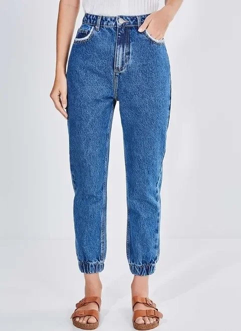 calça mom cintura alta em jeans escuro calça mom cintura alta em jeans escuro